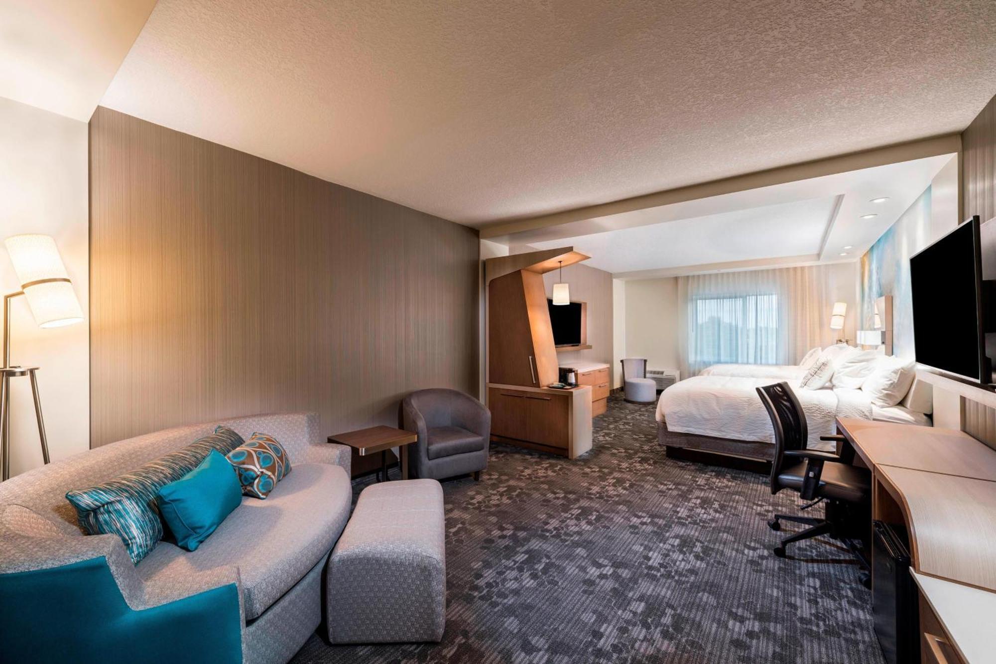 Отель Courtyard By Marriott Tampa Northwest/Veterans Expressway West Chase Экстерьер фото