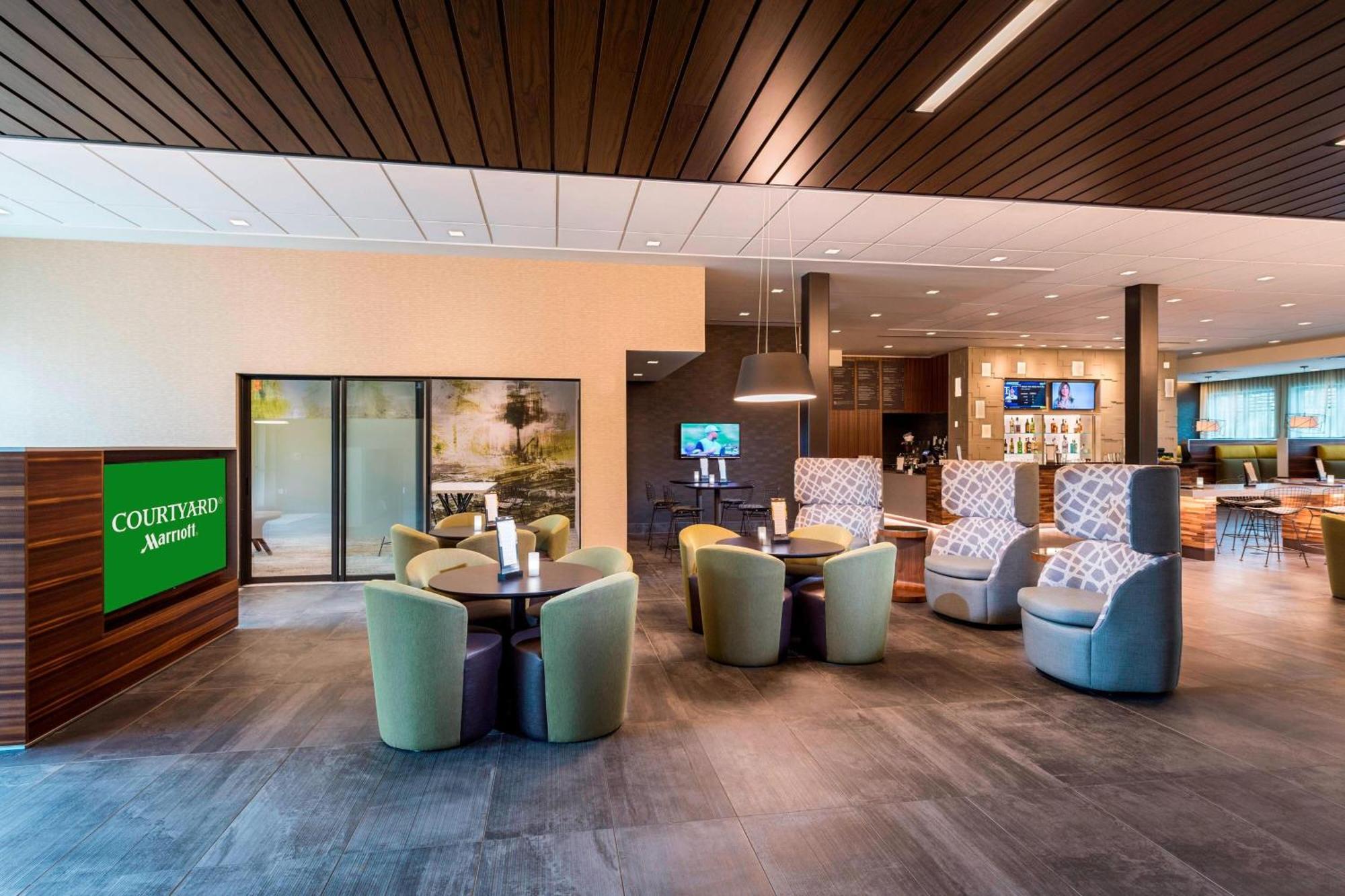 Отель Courtyard By Marriott Tampa Northwest/Veterans Expressway West Chase Экстерьер фото